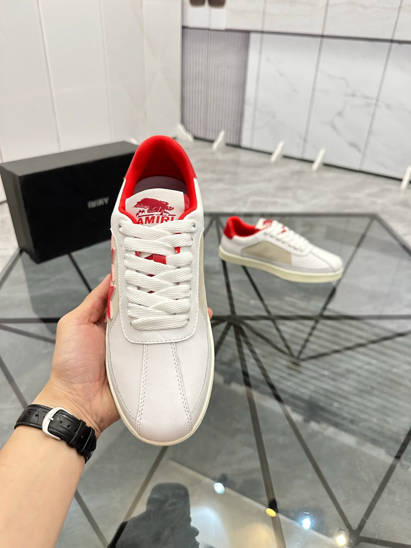Men's shoes: 💰P420¥ Product trademark: AMIRI* "Amir*" low-top casual shoes Regular size: 38-45 (can be customized to 46) Product material: imported cowhide upper, breathable lining, original outsole. Number: 001